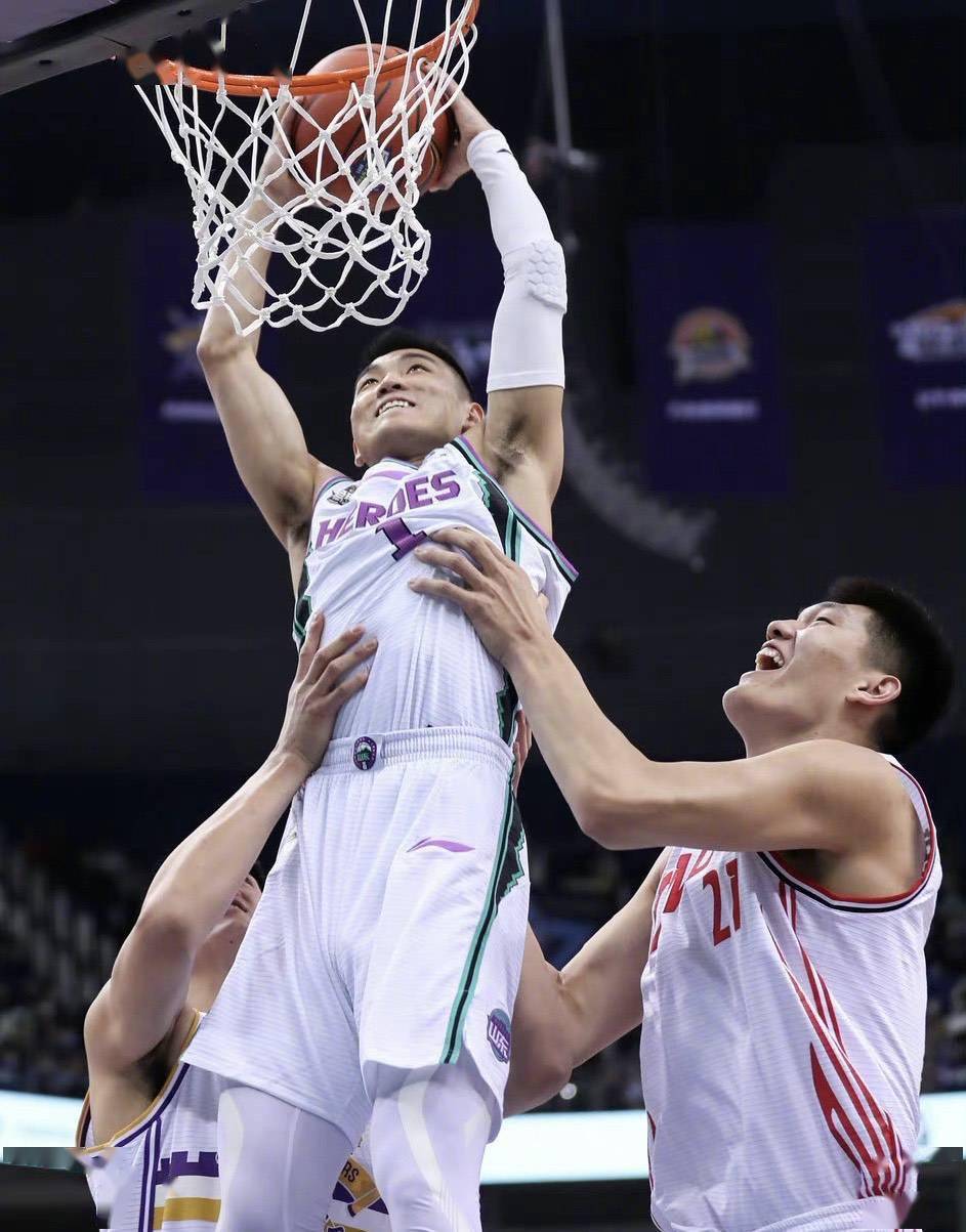 米兰体育app-里尔迎全明星赛关键赛，加时末段复出首秀，赛场秩序良好，训练强度明显提升的简单介绍-米兰体育app