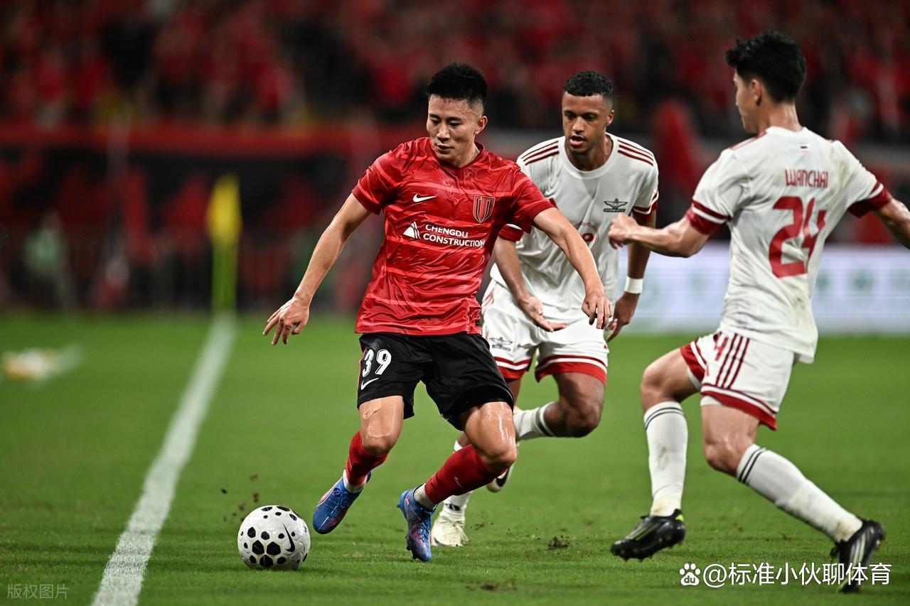 米兰体育网页版-成都蓉城训练开放日，赛前手感冰凉引欢呼，全明星赛在即，临场指挥获称赞的简单介绍-米兰体育网页版